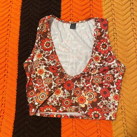 Plunge 70s style orange floral print MOD style sleeveless crop top! - Picture 11 of 13